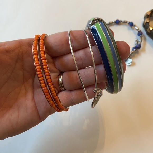 Set of 7 Bracelets - Picture 8 of 9